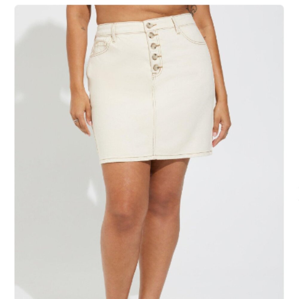NWT Torrid Mini Denim Skirt Button Fly Cream Color Casual Size 24 Plus
